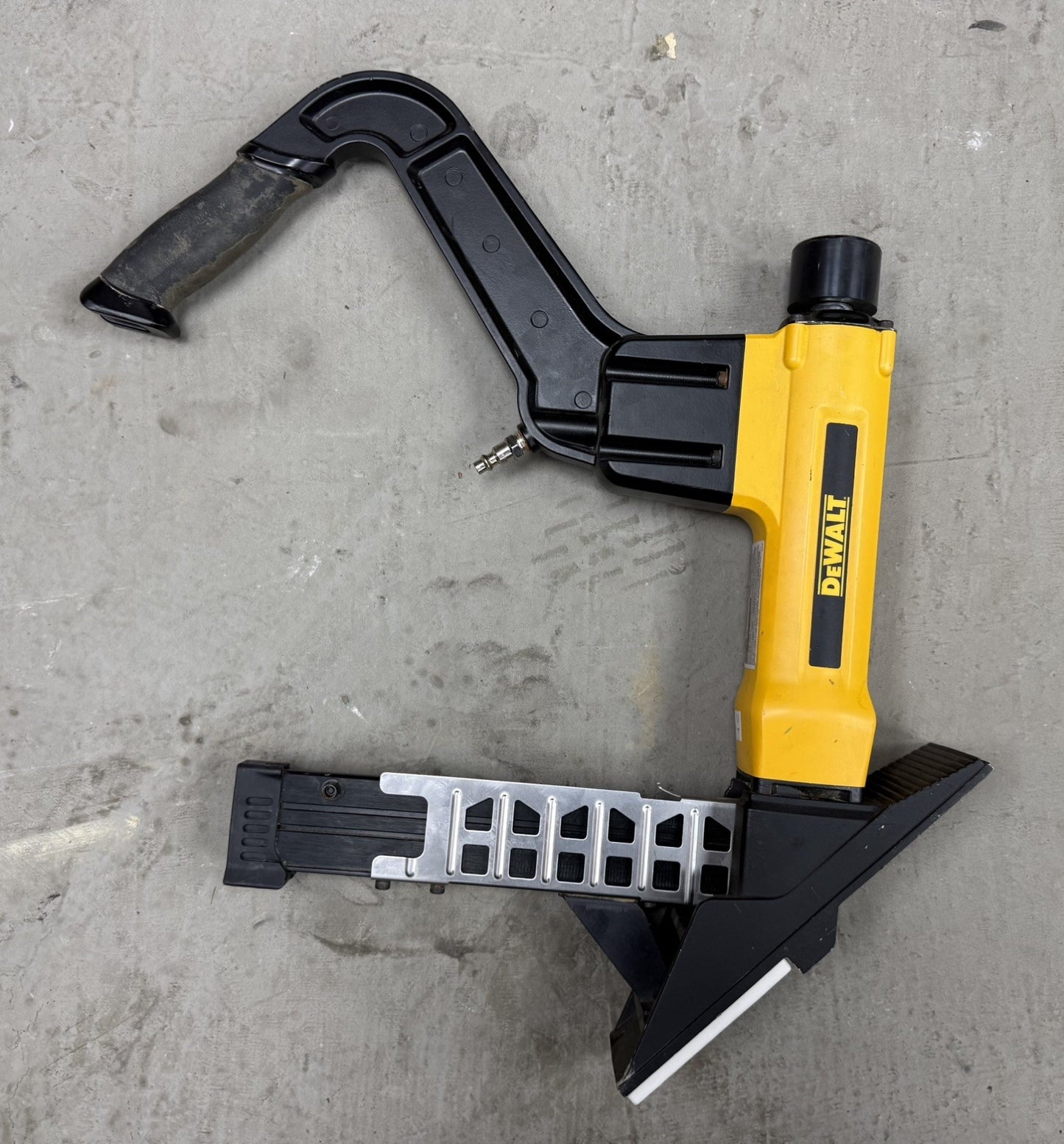 DEWALT 2-in-1 Pneumatic Flooring Nailer Stapler Open Box 15.5 & 16 Gauge - Lumi and Leo