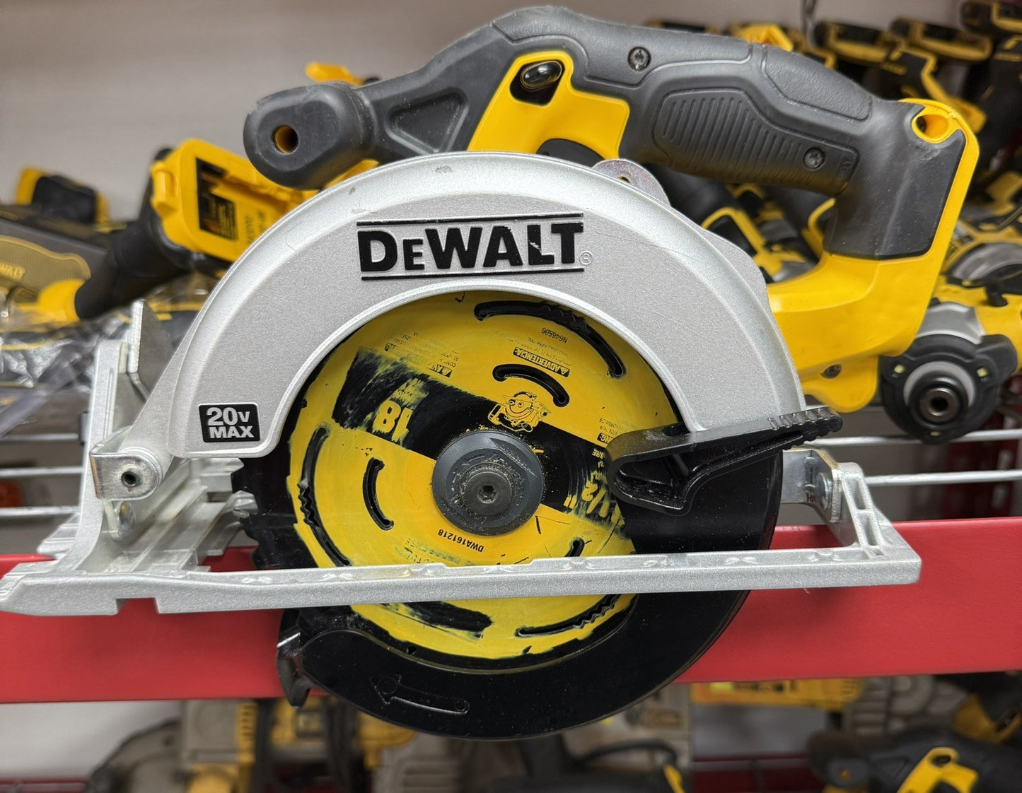 DeWalt 20V MAX Brushless 6-1/2 in. Sidewinder Style Circular Saw (Tool Only) - Lumi and Leo