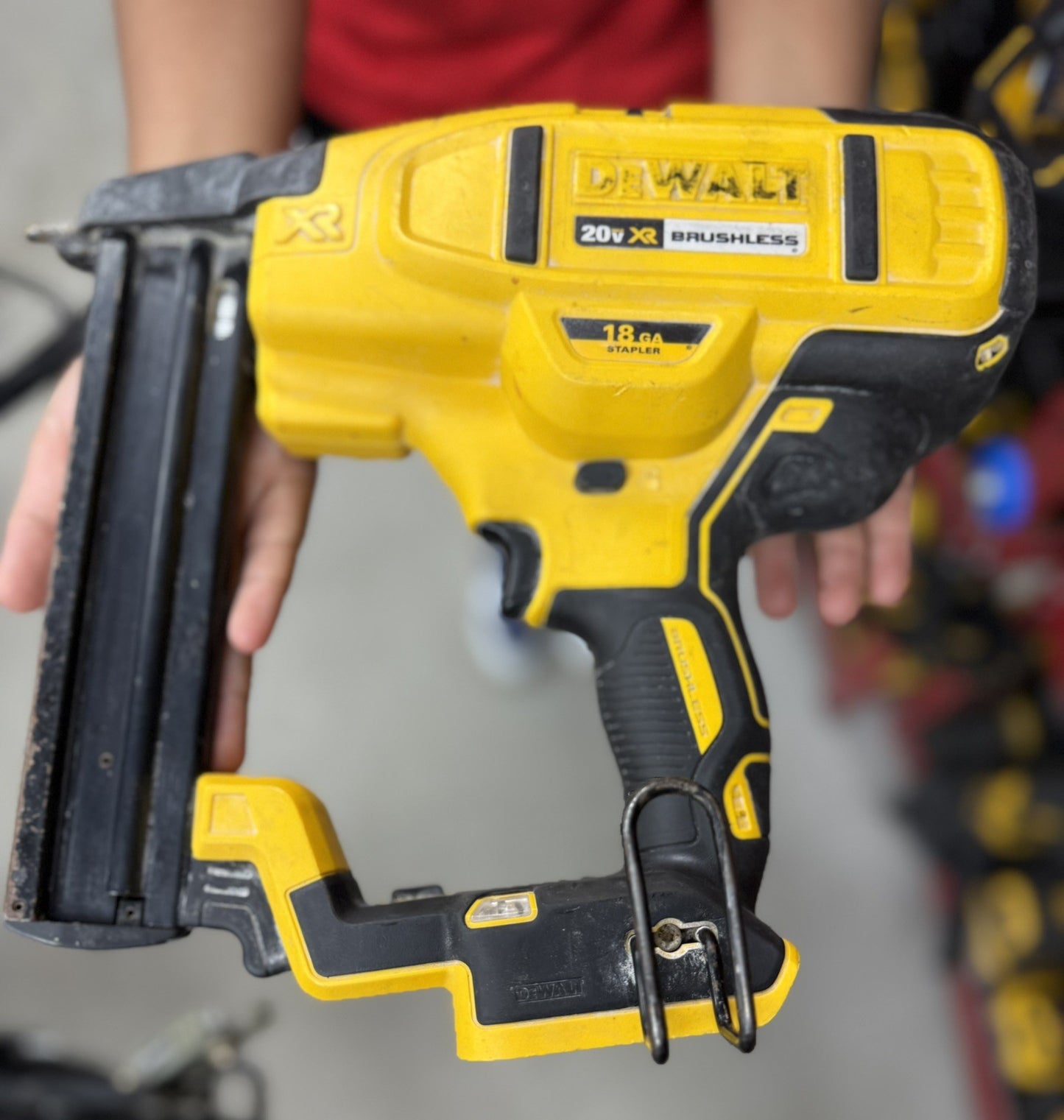 DeWalt DCN681-20V Lithium-Ion Cordless Brushless 18-Gauge Narrow Crown Stapler - Lumi and Leo