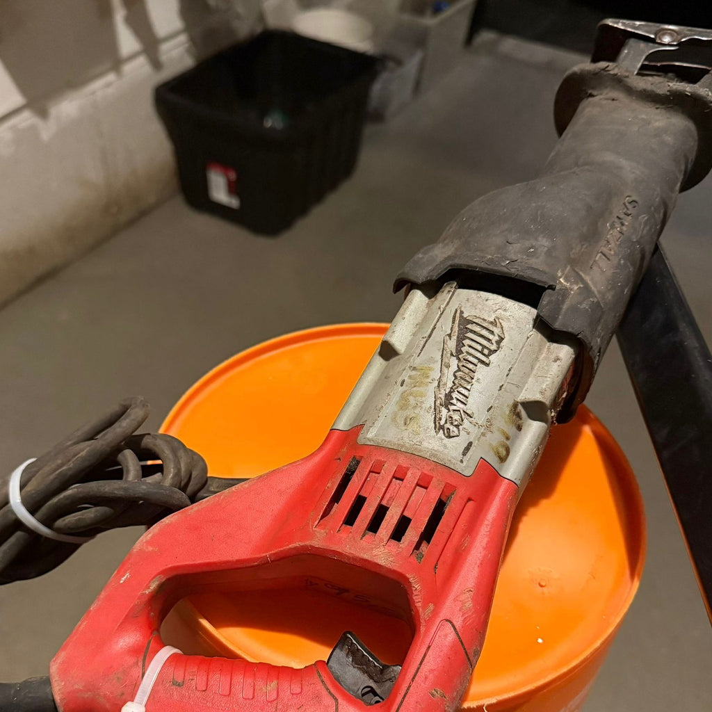TESTED & WORKING Milwaukee Sawzall Reciprocating Saw