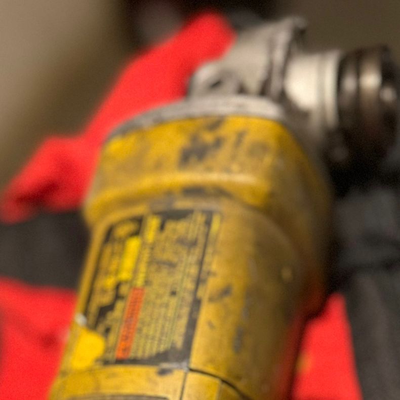 TESTED & WORKING DEWALT 4-1/2” ANGLE GRINDER – HEAVY DUTY PROFESSIONAL TOOL