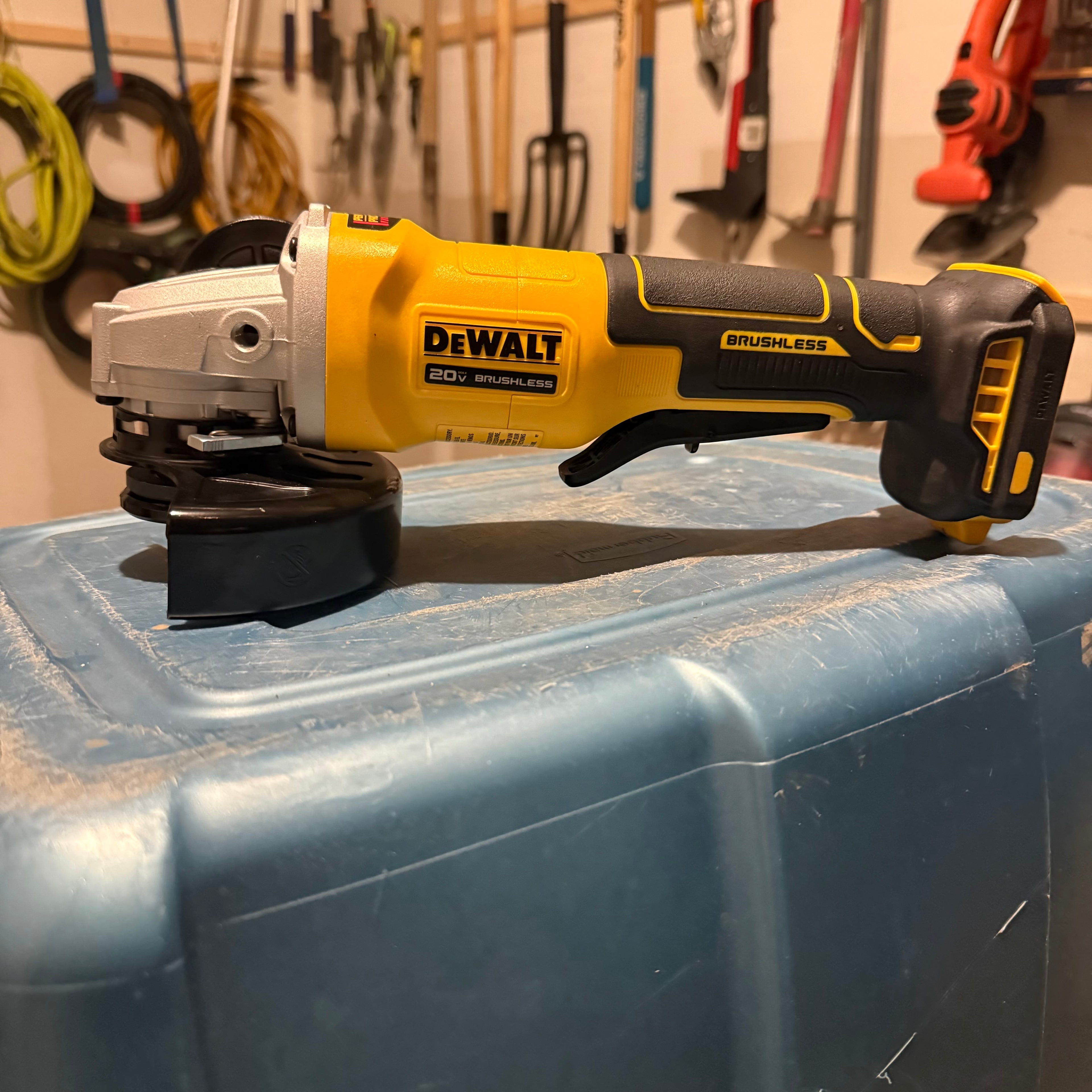DEWALT 20V MAX XR BRUSHLESS 4-1/2” / 5” ANGLE GRINDER
