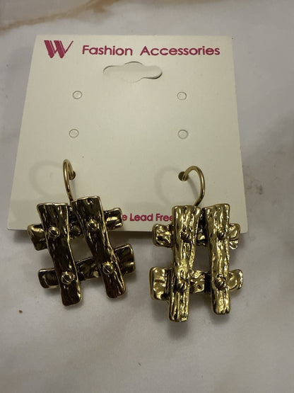 8xWomen's Fashion Earrings Elegant Floral Design Gold Tone Nickel Free Big Save - Lumi and Leo