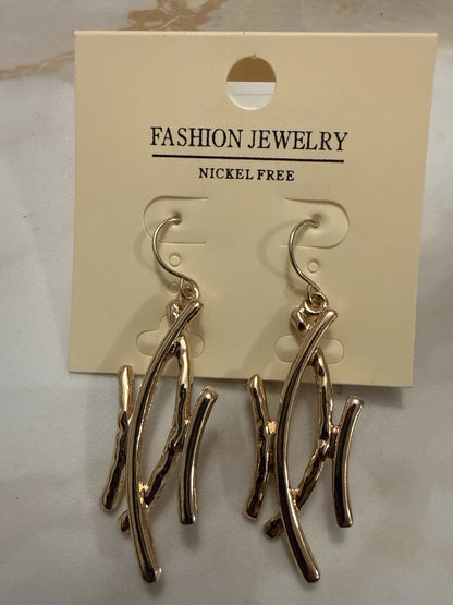 8xWomen's Fashion Earrings Elegant Floral Design Gold Tone Nickel Free Big Save - Lumi and Leo