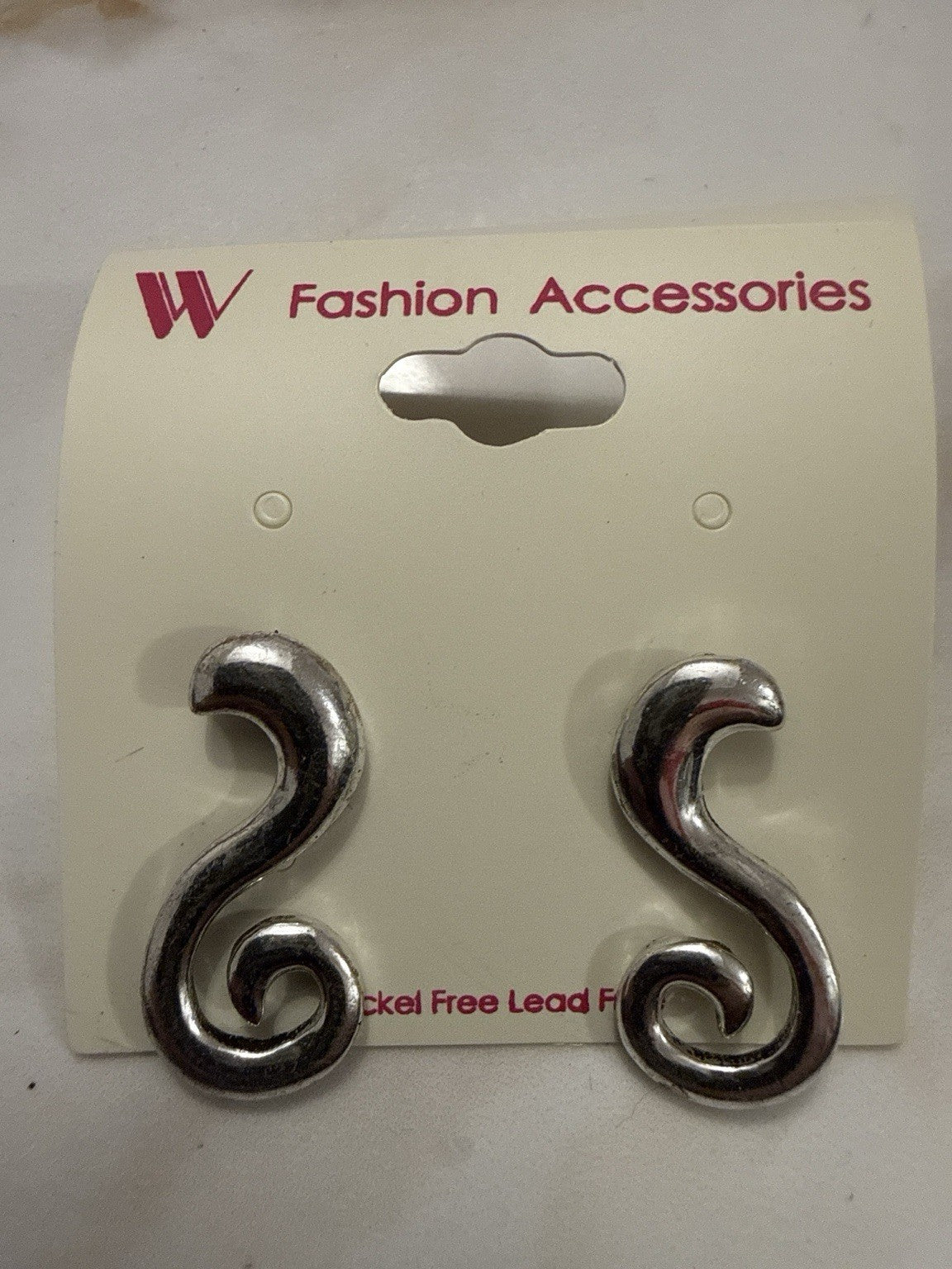 8xWomen's Fashion Earrings Elegant Floral Design Gold Tone Nickel Free Big Save - Lumi and Leo