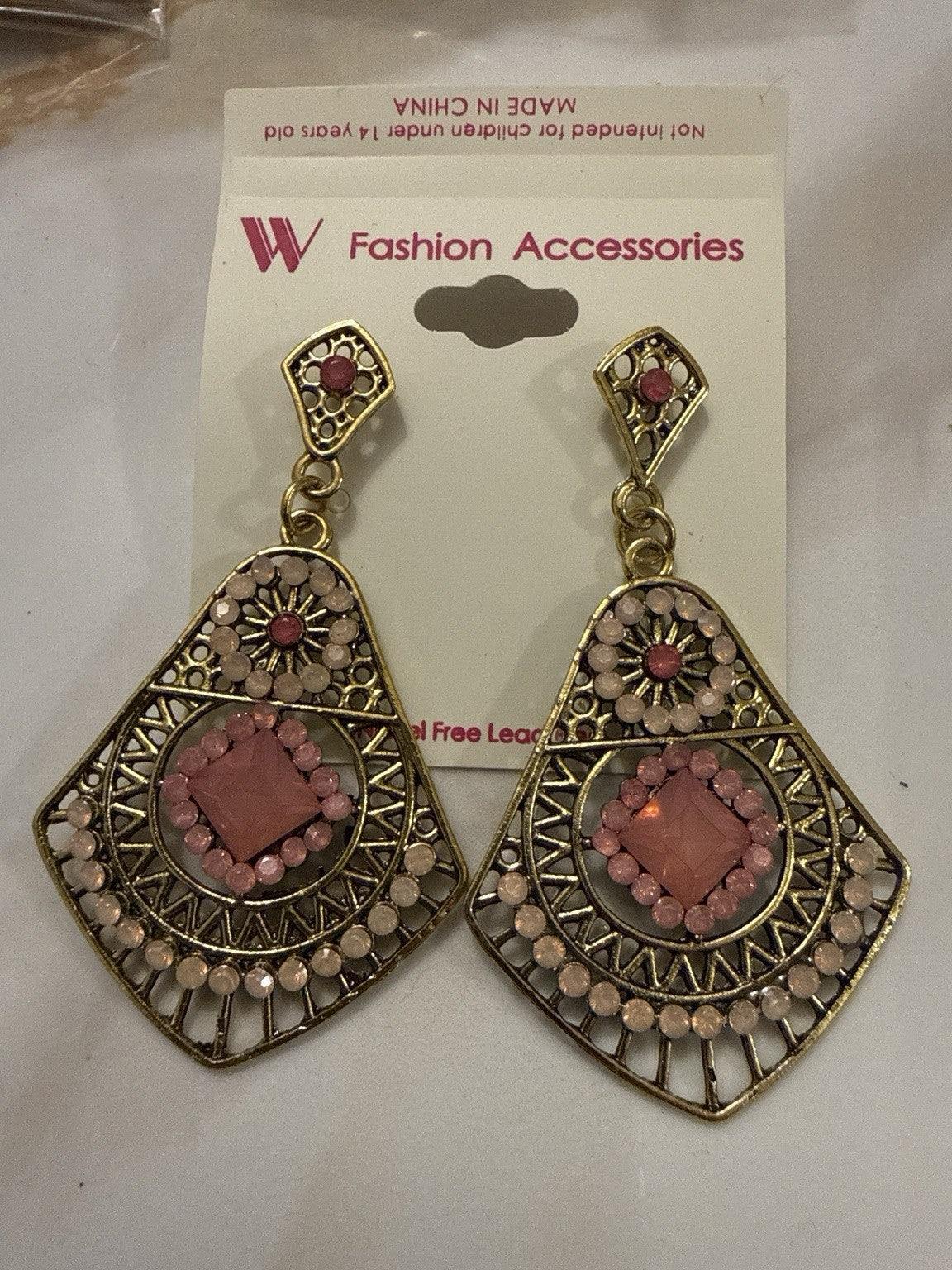 8xWomen's Fashion Earrings Elegant Floral Design Gold Tone Nickel Free Big Save - Lumi and Leo