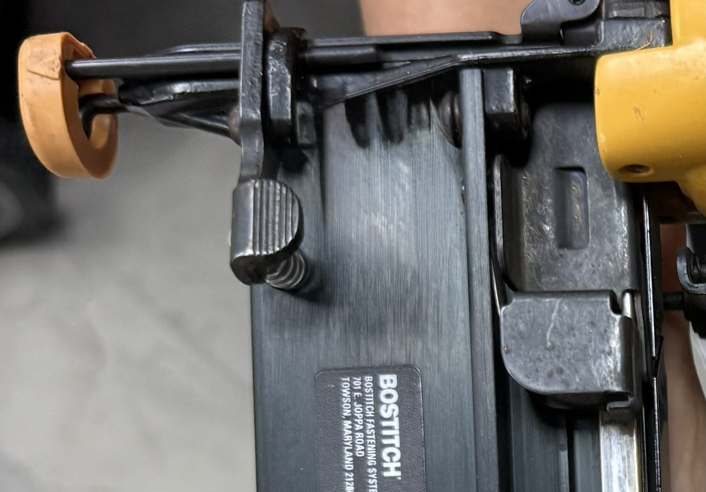 BOSTITCH SB-1664FN 16-Gauge Pneumatic Straight Finish Nailer Tested Working - Lumi and Leo
