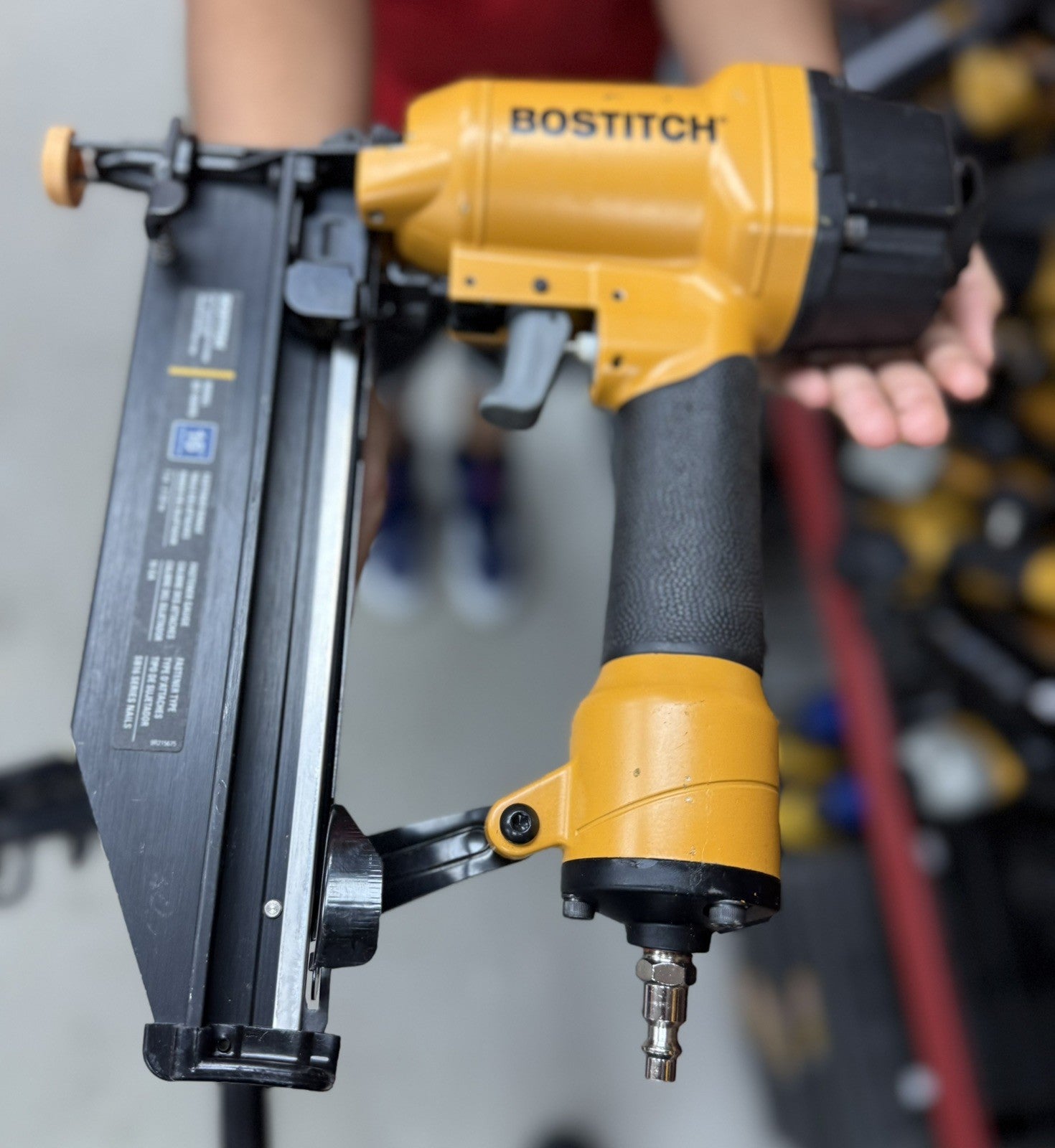 Bostitch SB-1664FN 1-2 1/2-in Straight 16 Gauge Pneumatic Finish Nailer