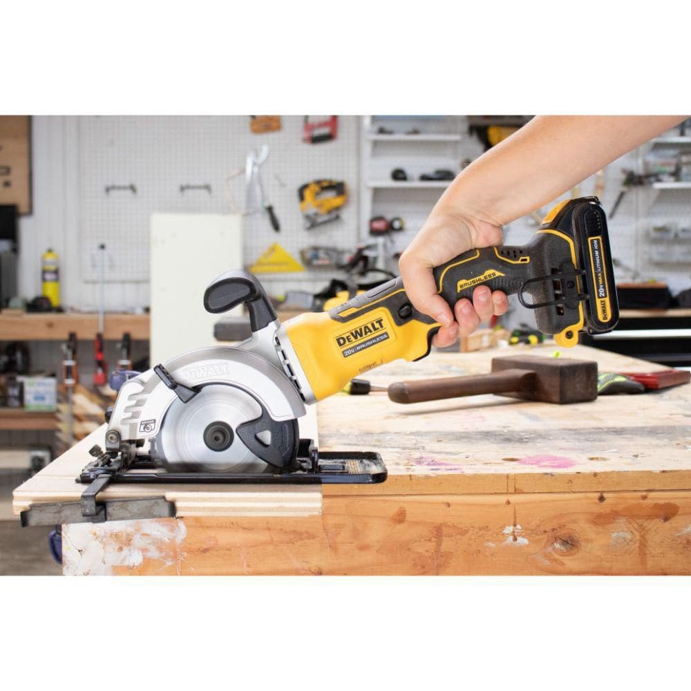 DEWALT DCS571B 20V MAX 4 1/2 INCH COMPACT CIRCULAR SAW (DCS571B)