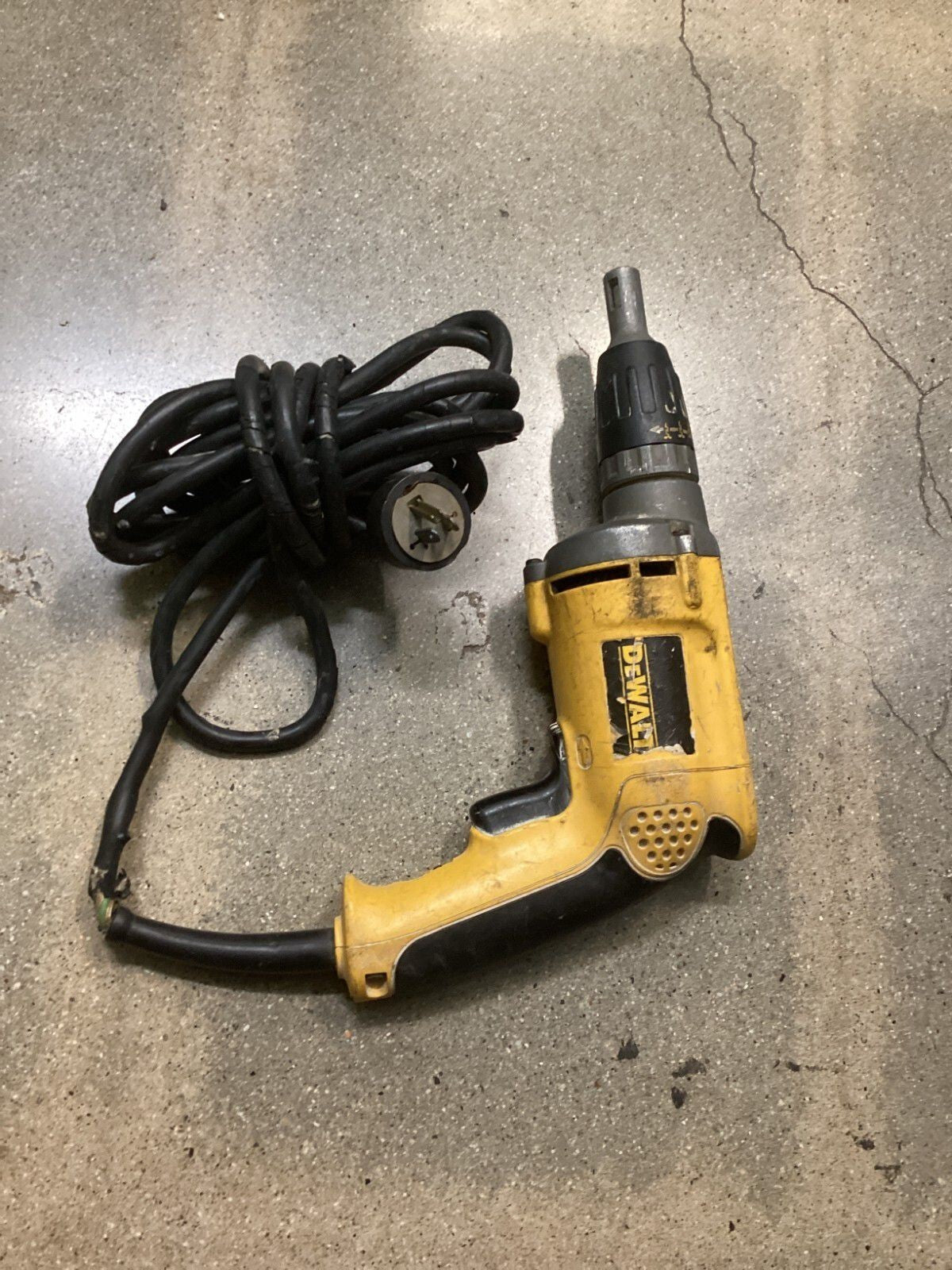 DEWALT PROFESSIONAL DRYWALL SCREW GUN Heavy-Duty Construction Grade Tool - Lumi and Leo