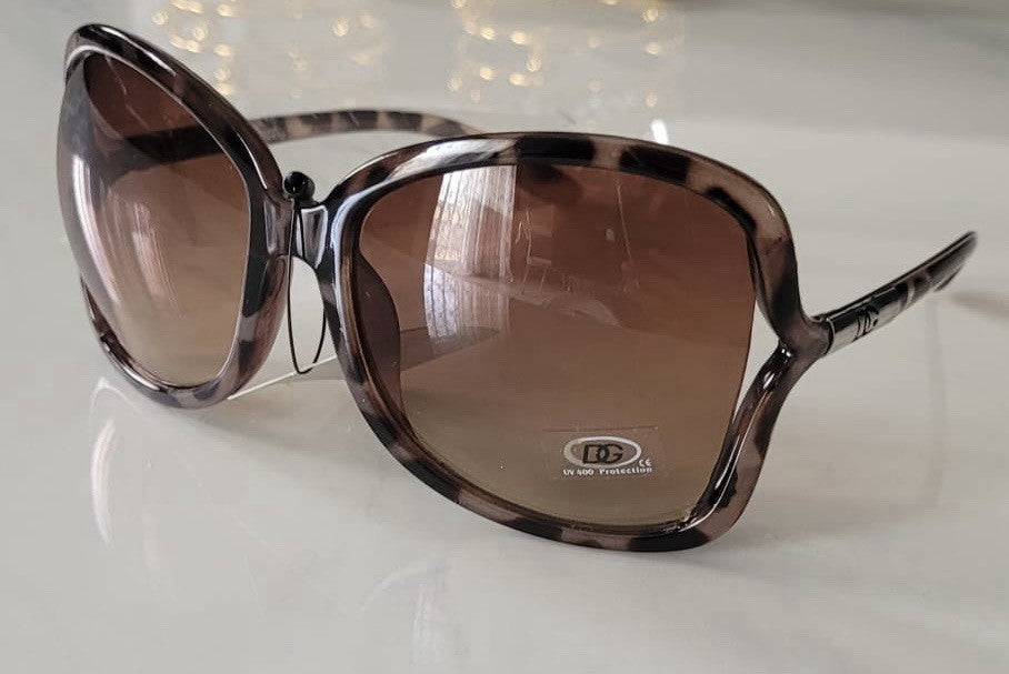 DG Women’s Oversized UV400 Sunglasses Brown Gradient Fashion Shades - Lumi and Leo