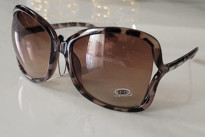DG Women’s Oversized UV400 Sunglasses Brown Gradient Fashion Shades - Lumi and Leo