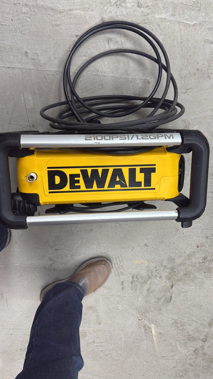 DeWALT 2100 PSI 1.2 GPM Electric Pressure Washer – Tested & Working - Lumi and Leo
