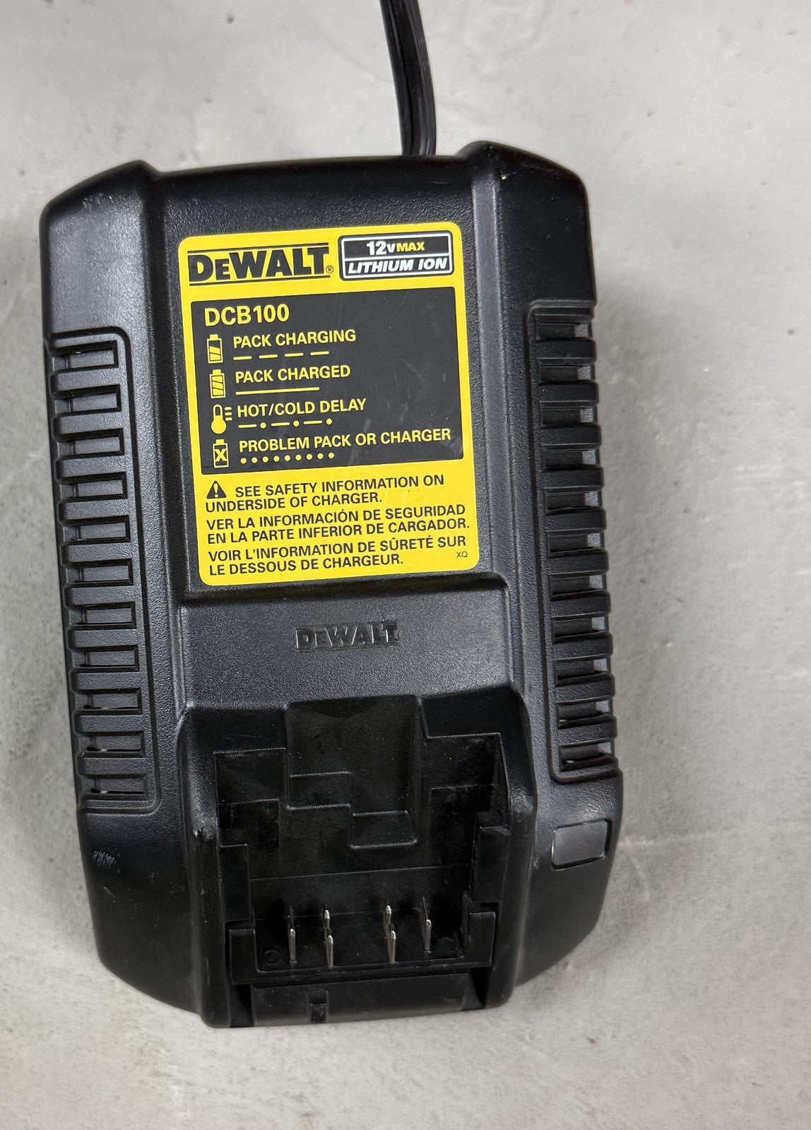 DeWalt DCB100 12V MAX Lithium-Ion Battery Charger — Tested Works
