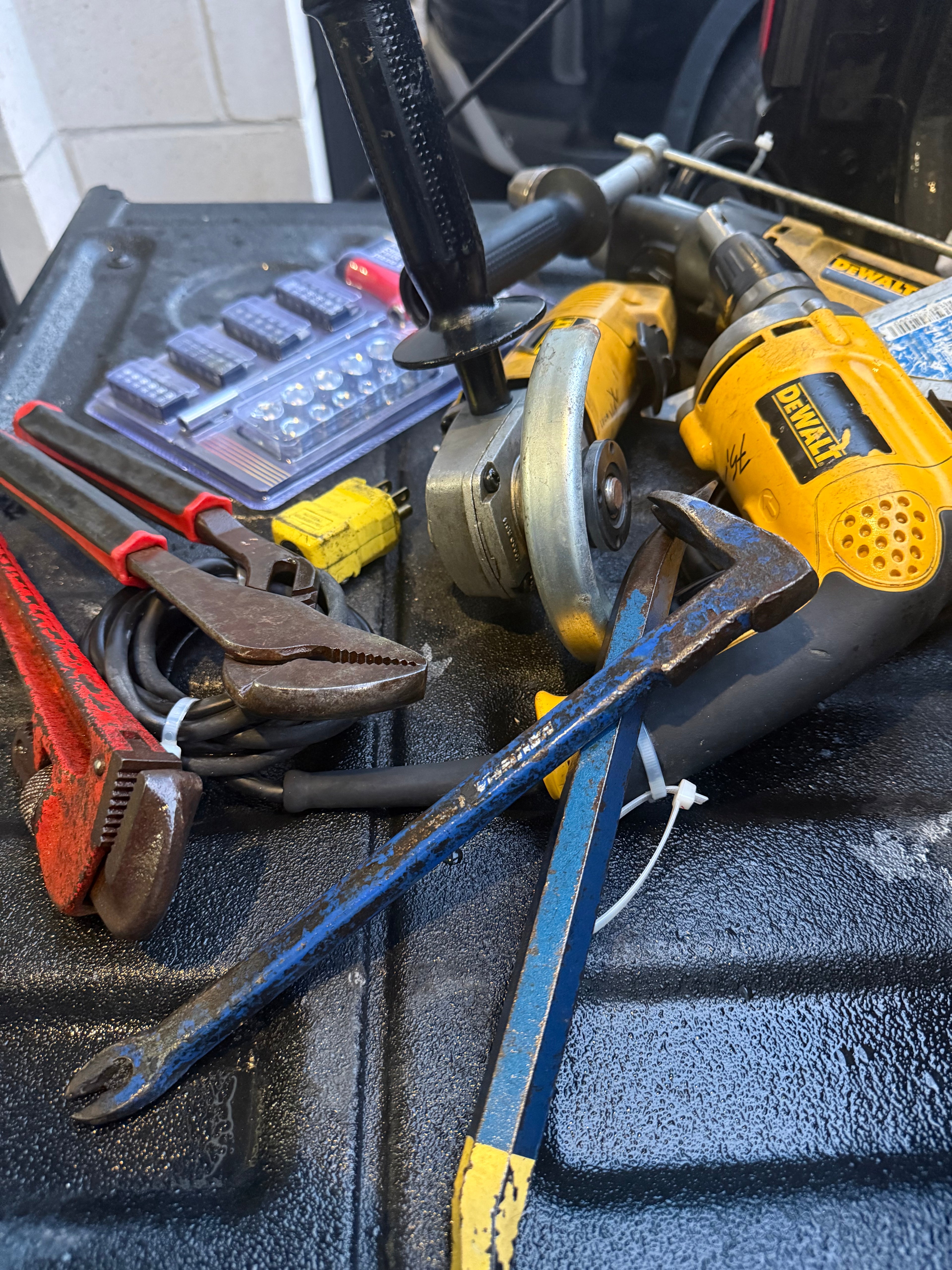 DEWALT TOOL LOT – READY FOR WORK