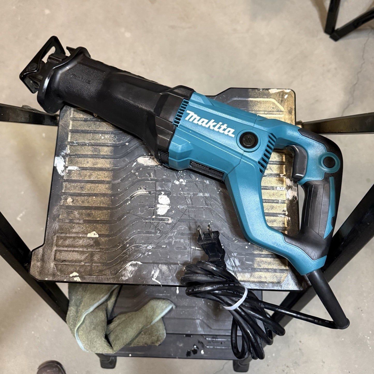 Makita JR3051T 120V Reciprocating Saw - Lumi and Leo