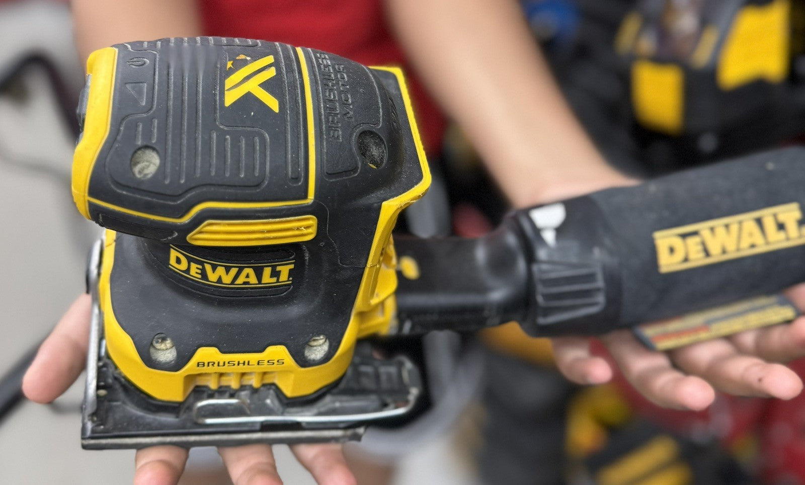 New Dewalt DCW200B 20V  Max XR Brushless 1/4 Sheet Variable Speed Sander (NIB)