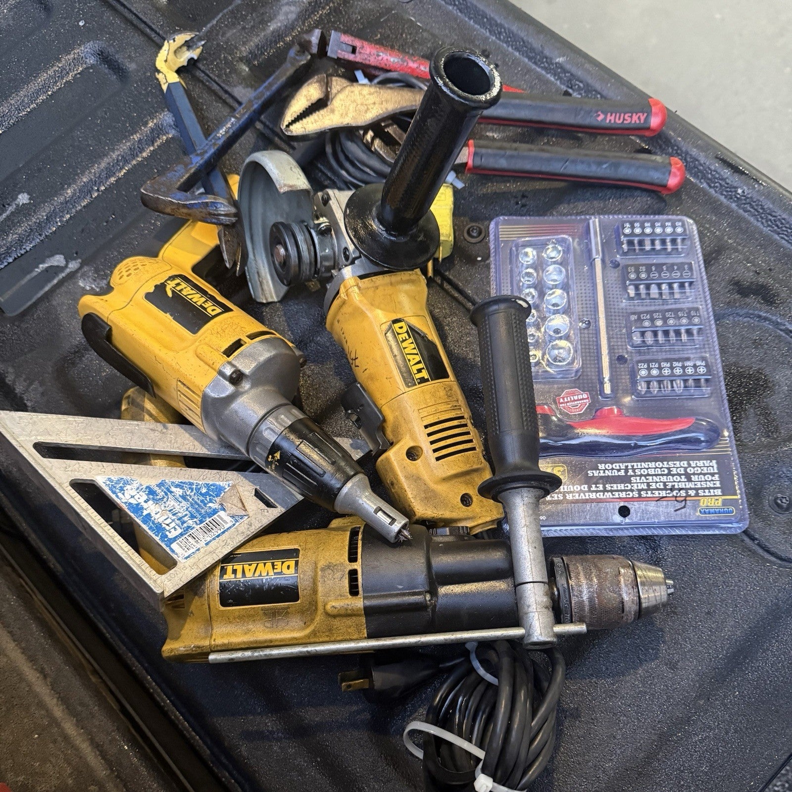 Selling a mixed lot of DeWalt power tools and hand tools