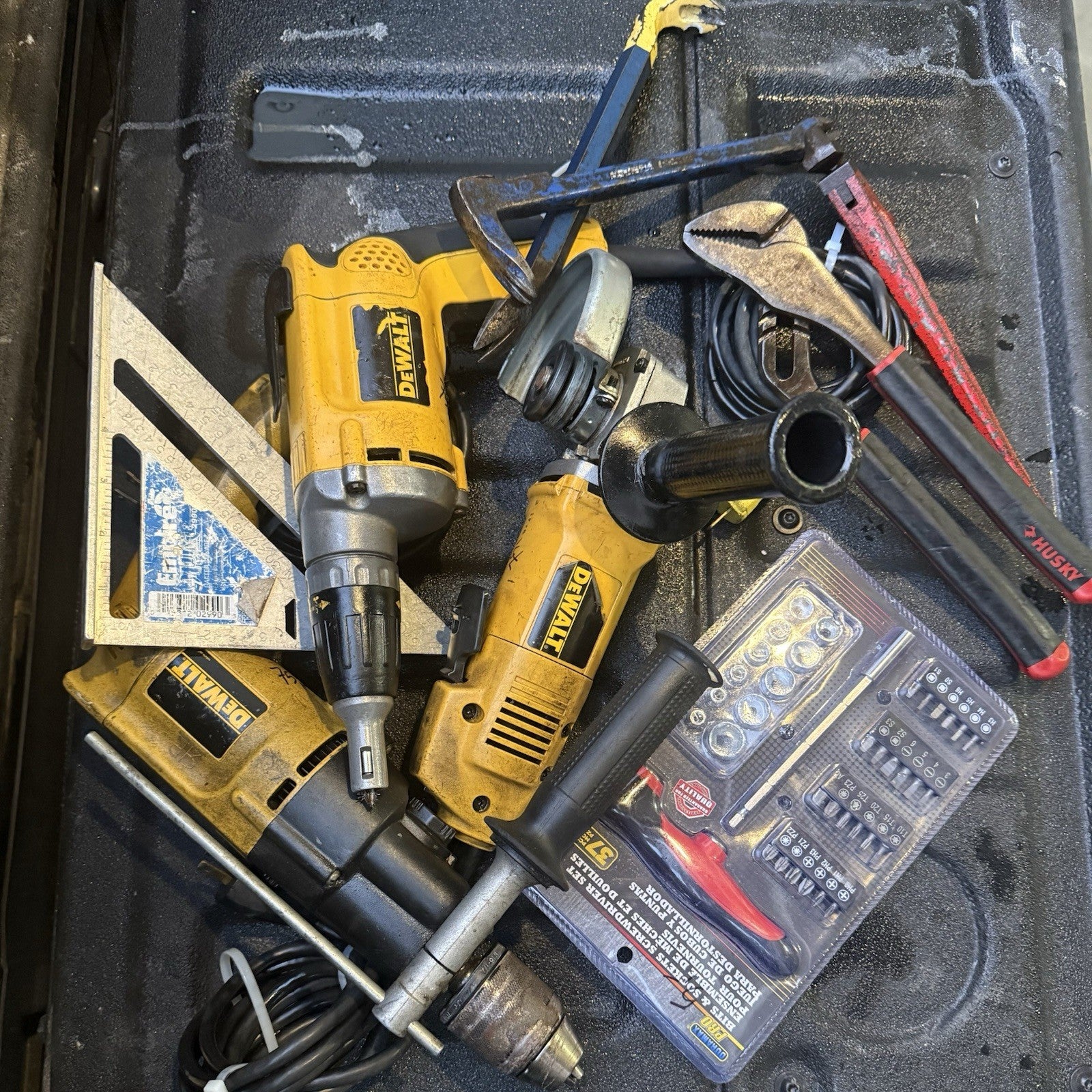 Selling a mixed lot of DeWalt power tools and hand tools