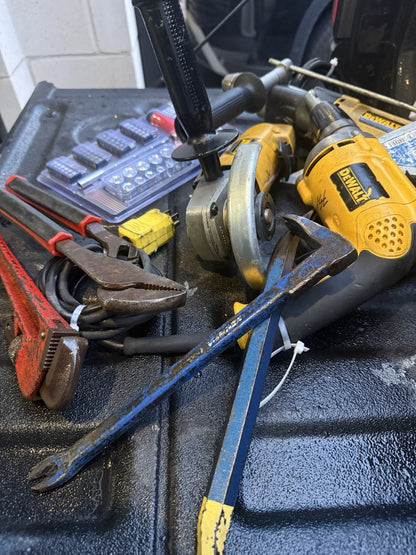 Selling a mixed lot of DeWalt power tools and hand tools - Lumi and Leo