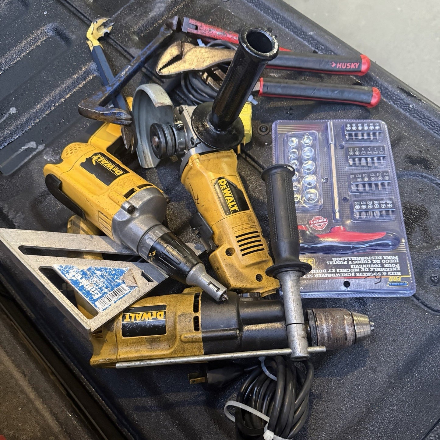 Selling a mixed lot of DeWalt power tools and hand tools - Lumi and Leo