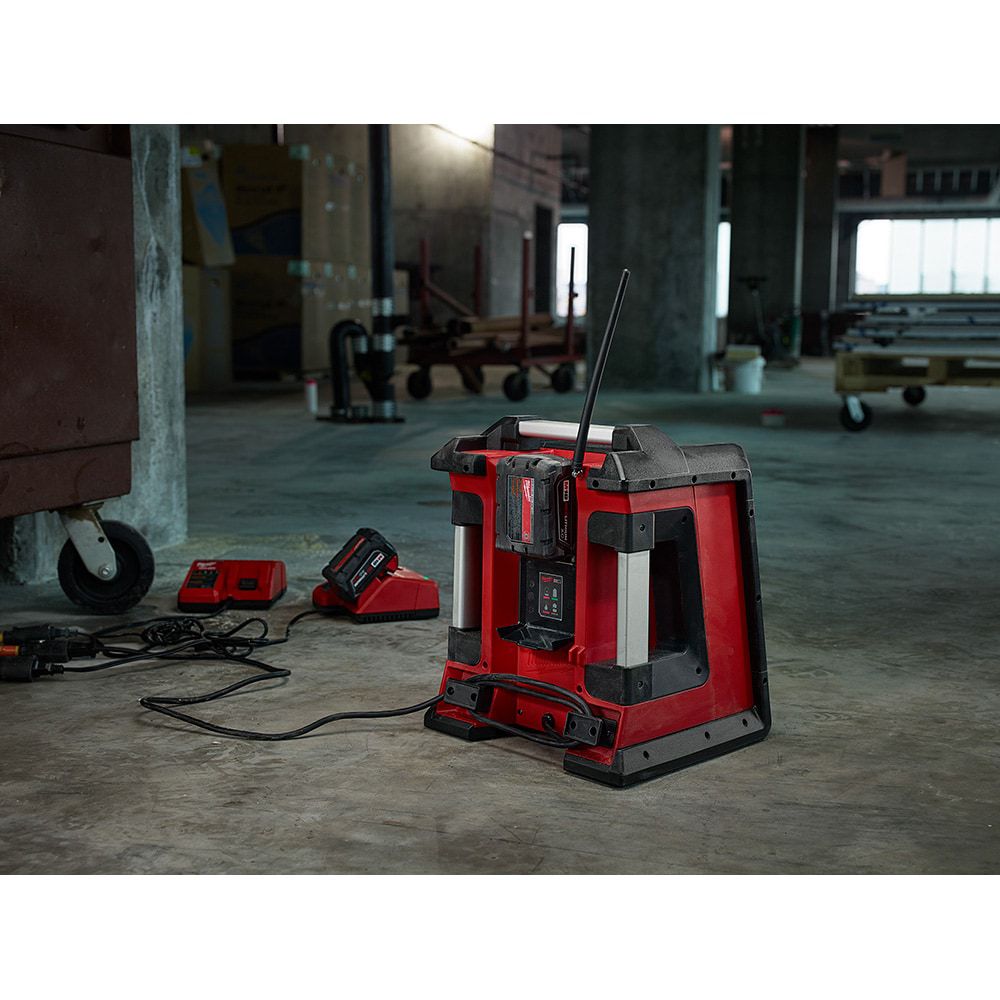 Used & Tested - 🔥 Milwaukee M18 Jobsite Radio + Charger 💥 Bluetooth • Heavy Duty • Charges M18 Batteries 💥 Professional Jobsite Speaker With Amazing Sound
