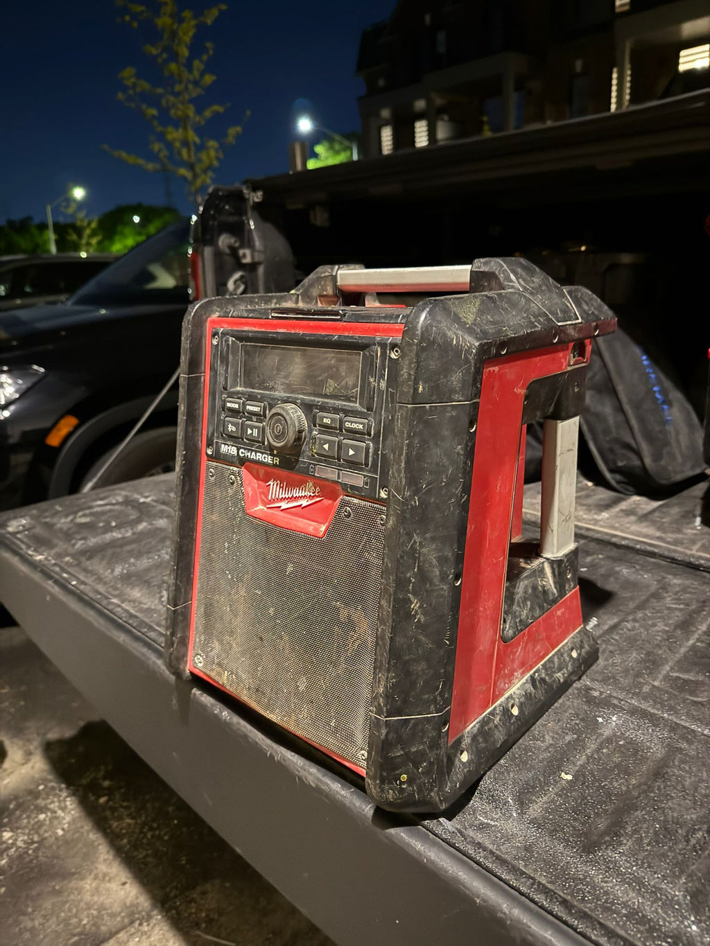 Used & Tested - 🔥 Milwaukee M18 Jobsite Radio + Charger 💥 Bluetooth • Heavy Duty • Charges M18 Batteries 💥 Professional Jobsite Speaker With Amazing Sound