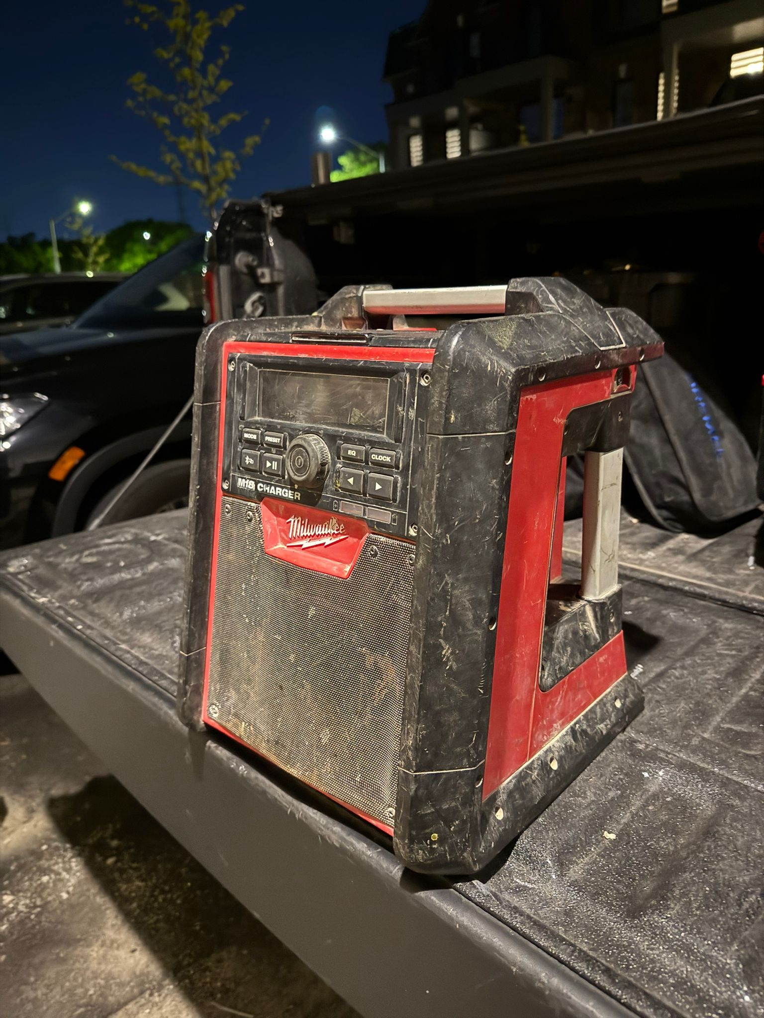 Used & Tested - 🔥 Milwaukee M18 Jobsite Radio + Charger 💥 Bluetooth • Heavy Duty • Charges M18 Batteries 💥 Professional Jobsite Speaker With Amazing Sound