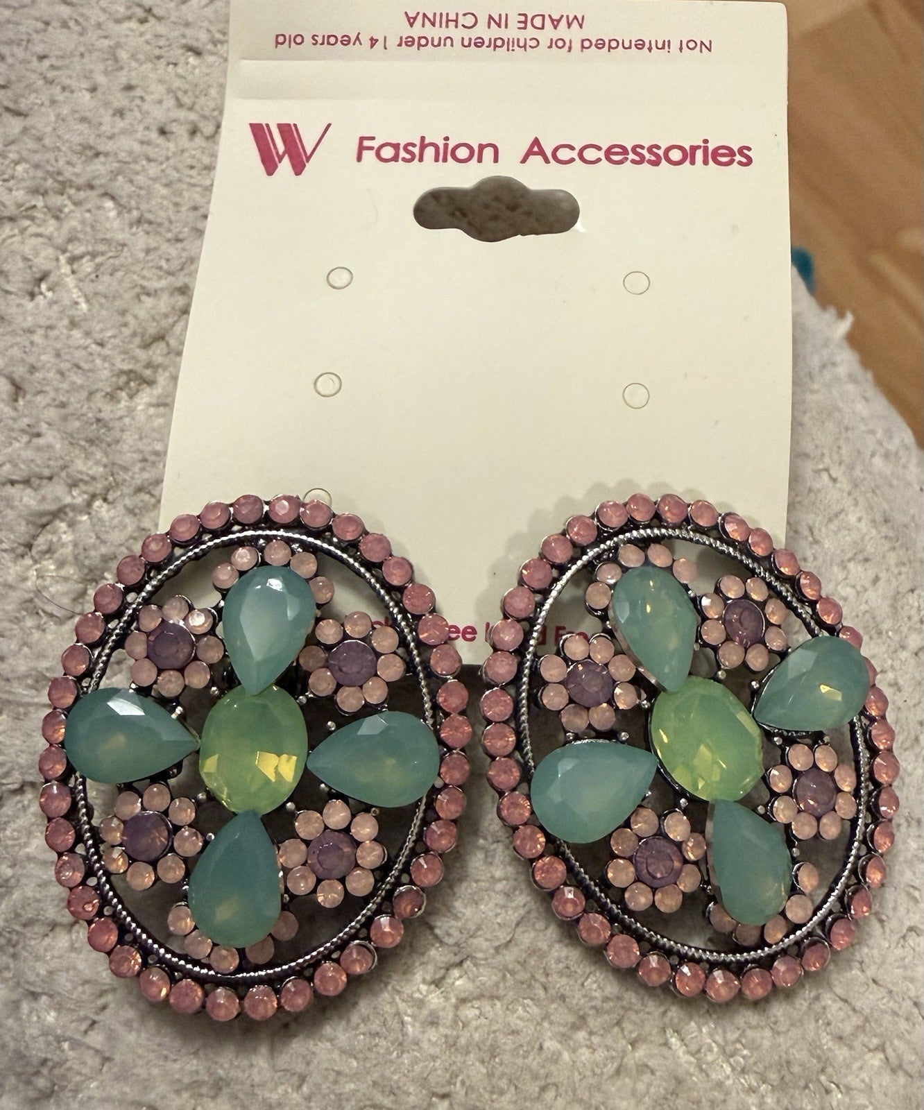 Women's Fashion Stud Earrings Elegant Floral Design Gold Tone Nickel Free Gift