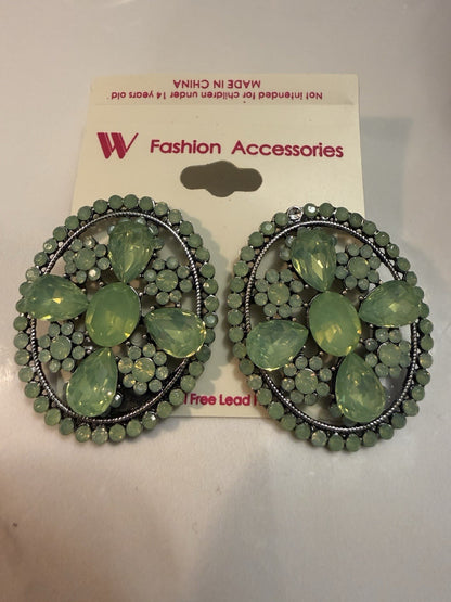 Women's Fashion Stud Earrings Elegant Floral Design Gold Tone Nickel Free Gift - Lumi and Leo