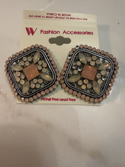 Women's Fashion Stud Earrings Elegant Floral Design Gold Tone Nickel Free Gift - Lumi and Leo