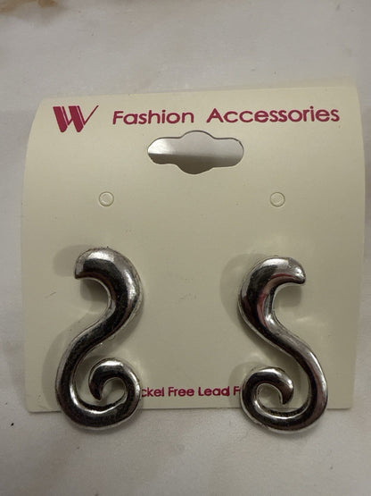 Women's Fashion Stud Earrings Elegant Floral Design Gold Tone Nickel Free Gift - Lumi and Leo