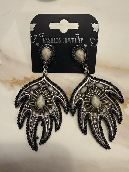 Women's Fashion Stud Earrings Elegant Floral Design Gold Tone Nickel Free Gift - Lumi and Leo