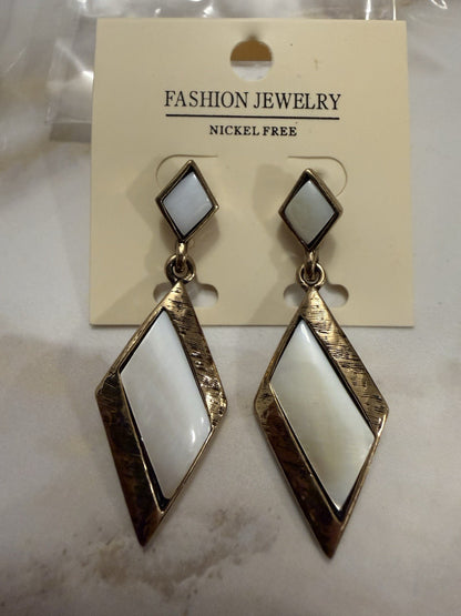 Women's Fashion Stud Earrings Elegant Floral Design Gold Tone Nickel Free Gift - Lumi and Leo