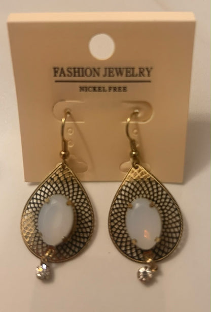 Women's Fashion Stud Earrings Elegant Floral Design Gold Tone Nickel Free Gift - Lumi and Leo