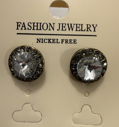 Women's Fashion Stud Earrings Elegant Floral Design Gold Tone Nickel Free Gift - Lumi and Leo